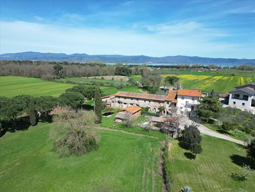Immagine 3 di Porzione di casa in vendita  in Indirizzo non valido. a Castiglione Del Lago