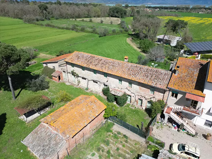 Immagine 4 di Porzione di casa in vendita  in Indirizzo non valido. a Castiglione Del Lago