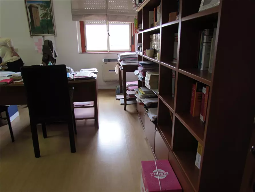 Immagine 2 di Locale commerciale in vendita  in Via del Progresso a Castiglione Del Lago