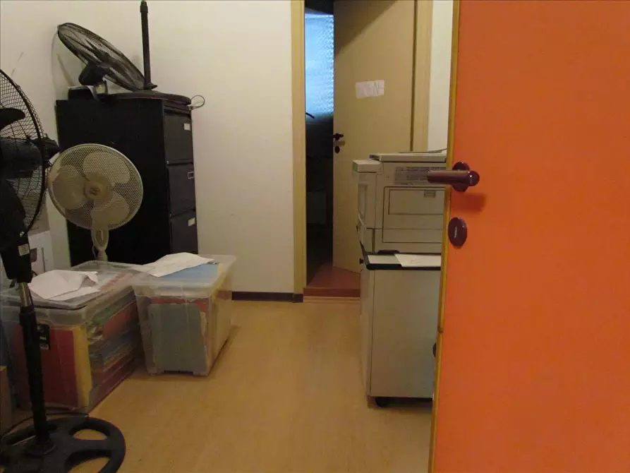 Immagine 6 di Locale commerciale in vendita  in Via del Progresso a Castiglione Del Lago