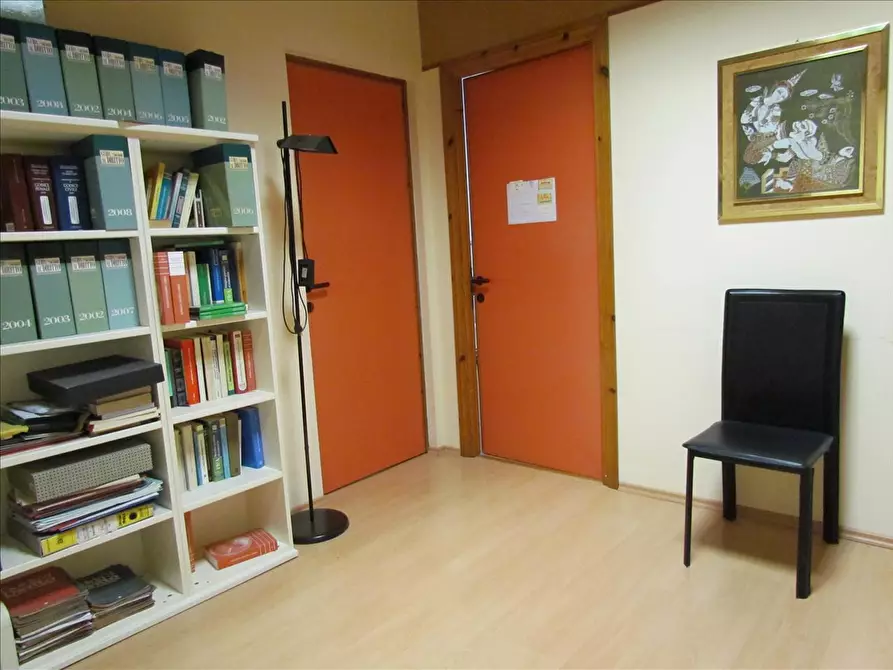 Immagine 7 di Locale commerciale in vendita  in Via del Progresso a Castiglione Del Lago