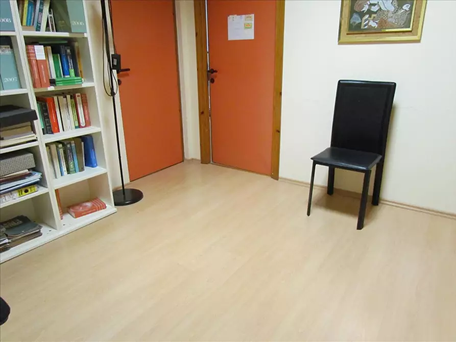 Immagine 8 di Locale commerciale in vendita  in Via del Progresso a Castiglione Del Lago