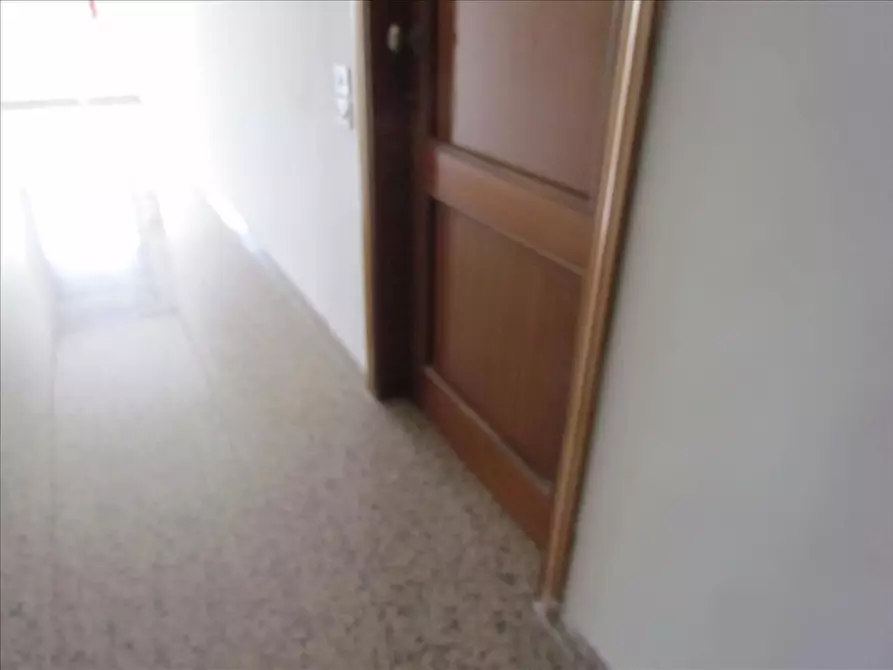 Immagine 9 di Locale commerciale in vendita  in Via del Progresso a Castiglione Del Lago