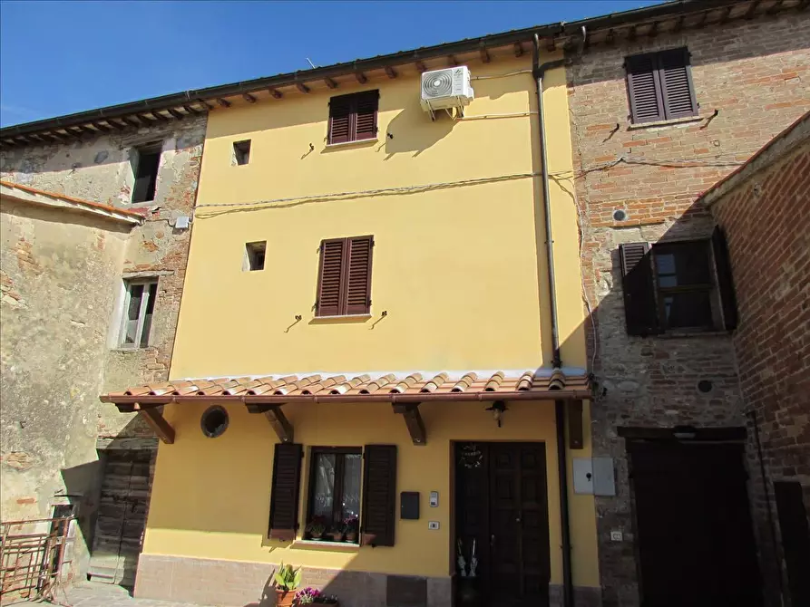 Immagine 3 di Porzione di casa in vendita  a Castiglione Del Lago