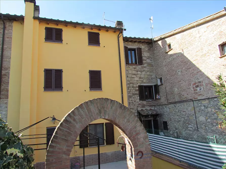 Immagine 2 di Porzione di casa in vendita  a Castiglione Del Lago