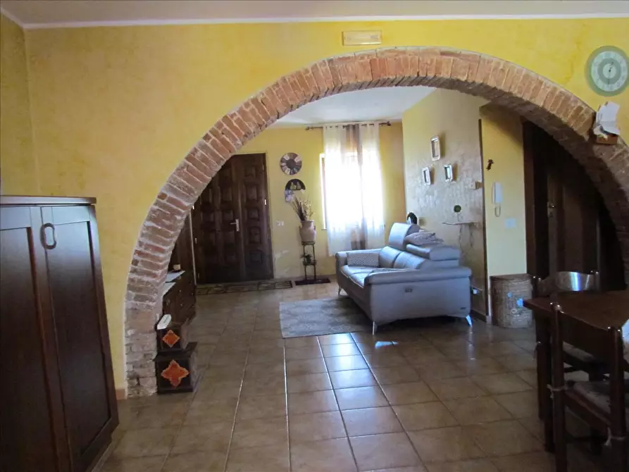 Immagine 4 di Porzione di casa in vendita  a Castiglione Del Lago