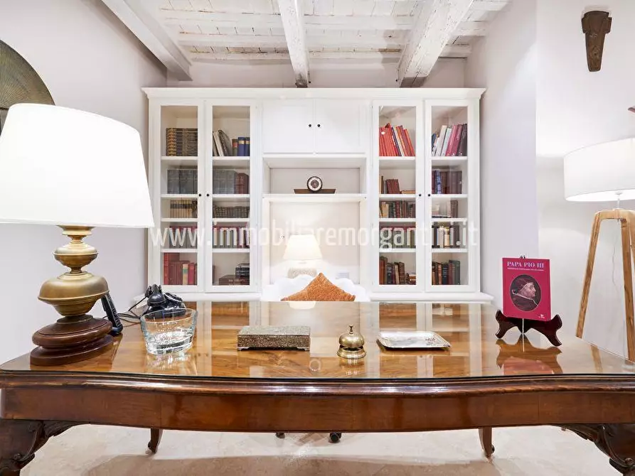 Immagine 2 di Immobile di prestigio in vendita  a Sarteano