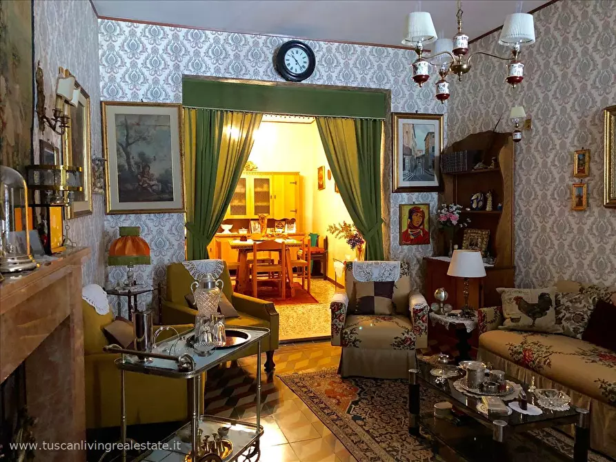 Immagine 6 di Palazzo in vendita  a Sarteano