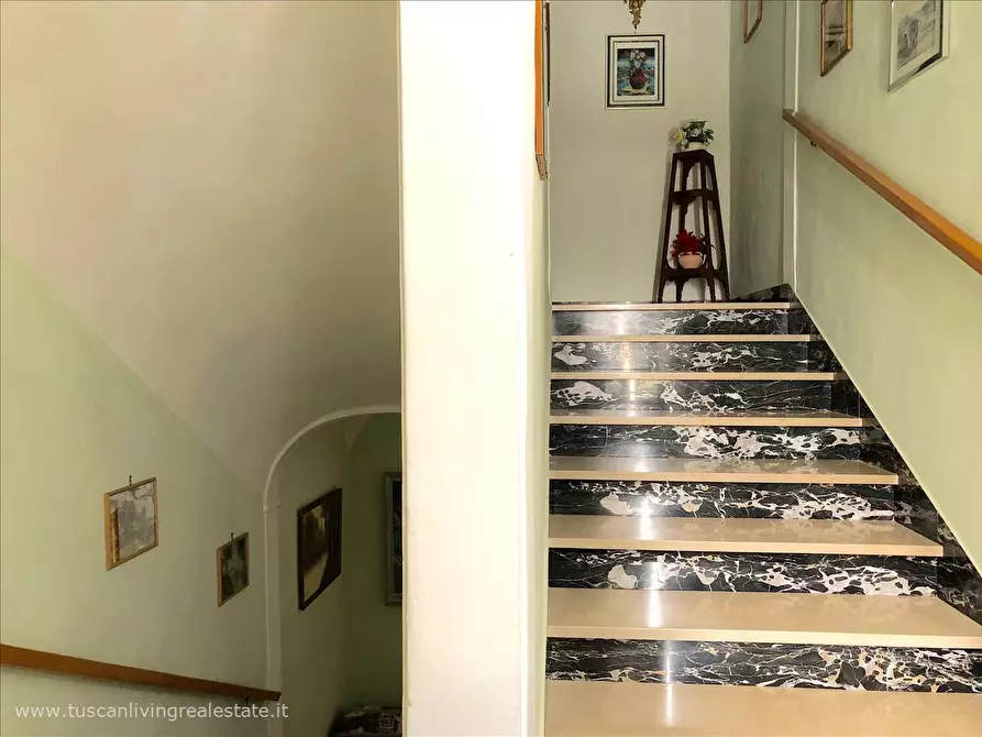 Immagine 4 di Palazzo in vendita  a Sarteano