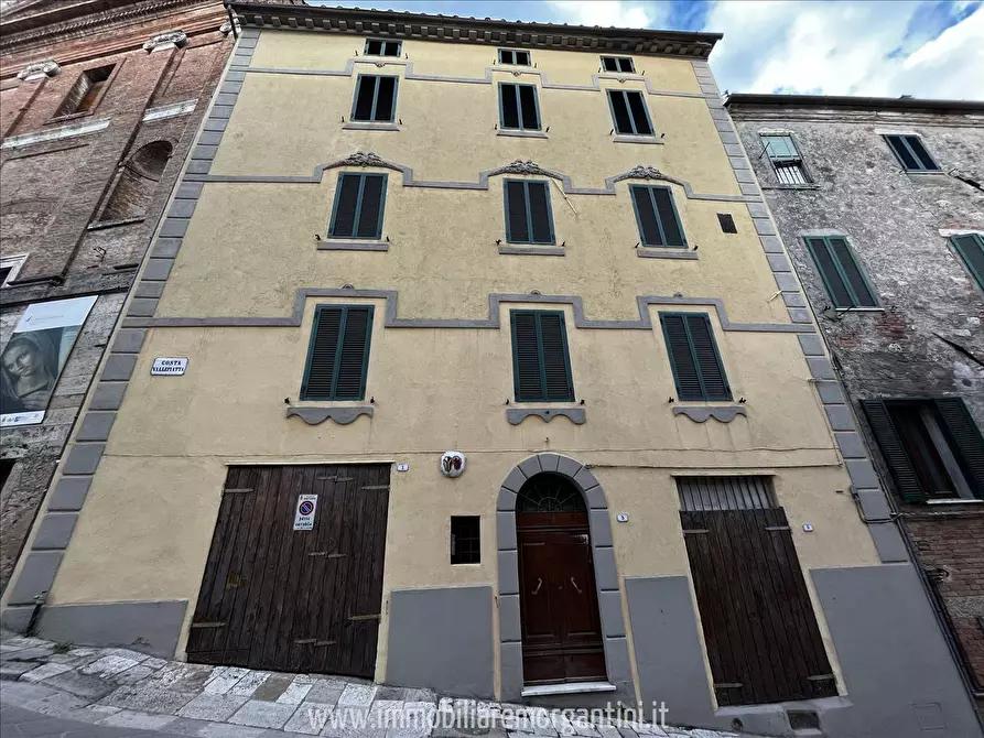 Immagine 1 di Palazzo in vendita  a Sarteano