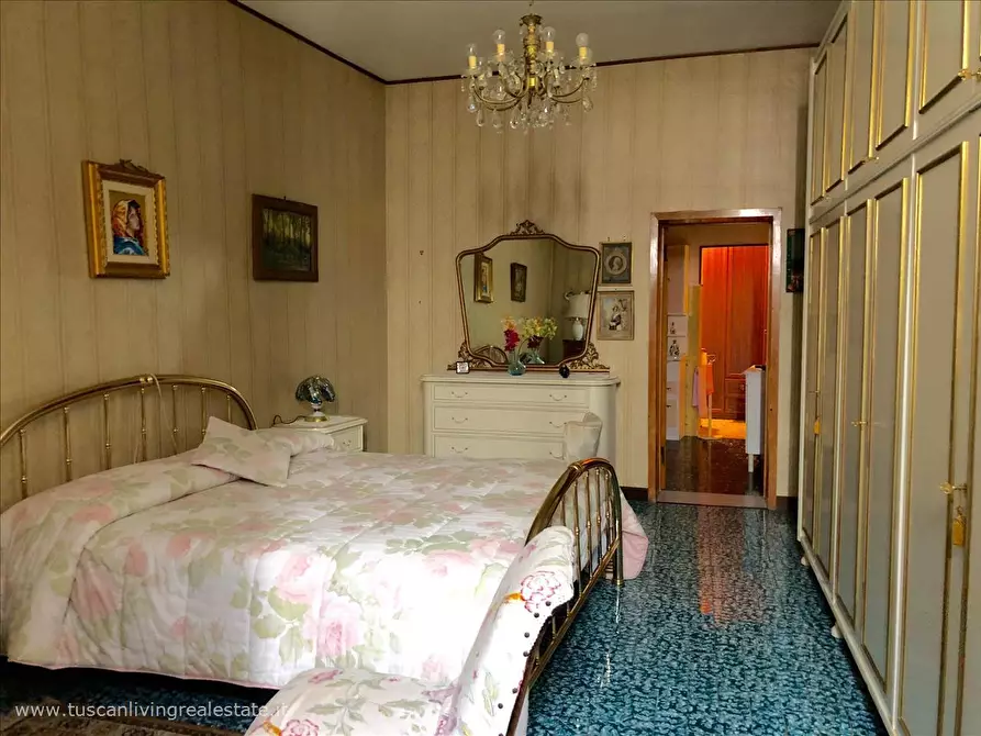 Immagine 10 di Palazzo in vendita  a Sarteano