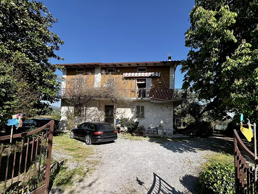 Immagine 1 di Villa in vendita  a Sarteano