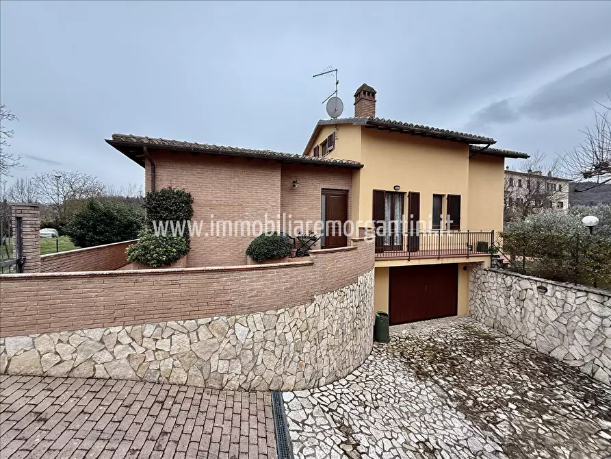 Immagine 2 di Villa in vendita  a Sarteano