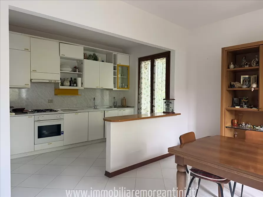Immagine 3 di Villa in vendita  a Sarteano