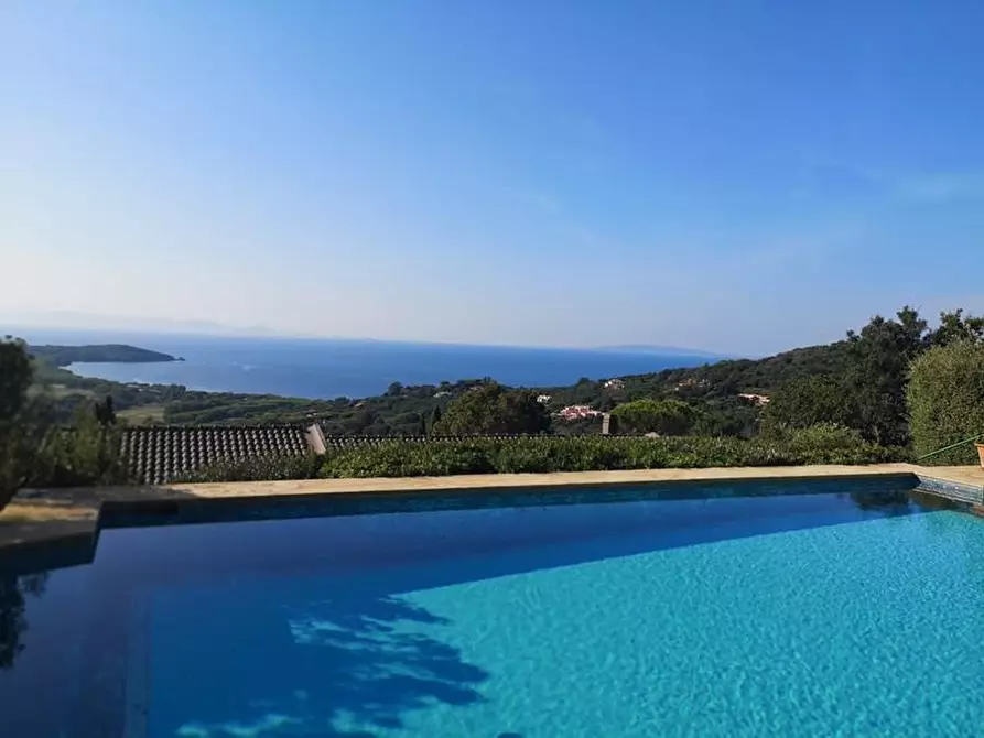Immagine 3 di Villa in vendita  a Castiglione Della Pescaia