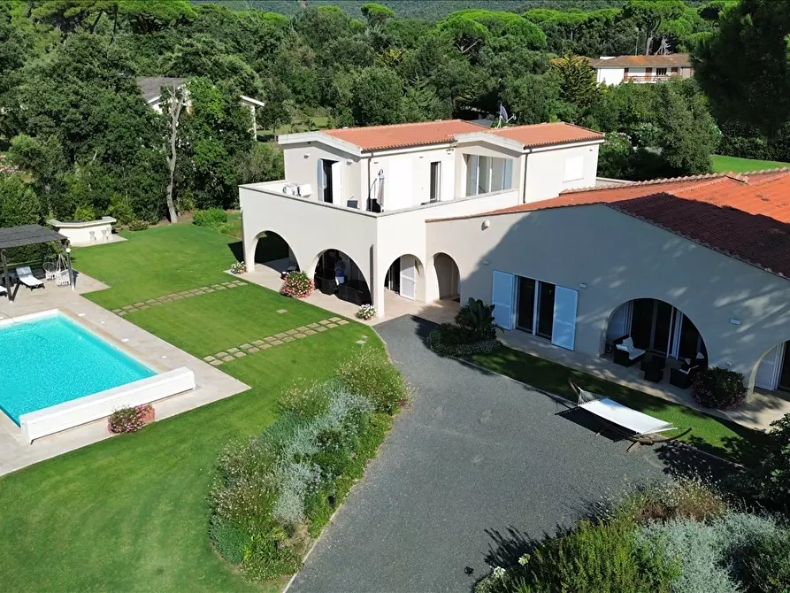 Immagine 6 di Villa in vendita  a Castiglione Della Pescaia