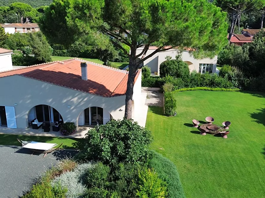 Immagine 5 di Villa in vendita  a Castiglione Della Pescaia