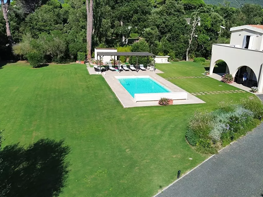 Immagine 7 di Villa in vendita  a Castiglione Della Pescaia