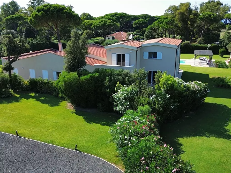 Immagine 8 di Villa in vendita  a Castiglione Della Pescaia