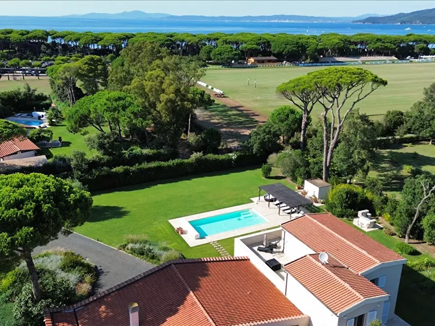 Immagine 10 di Villa in vendita  a Castiglione Della Pescaia