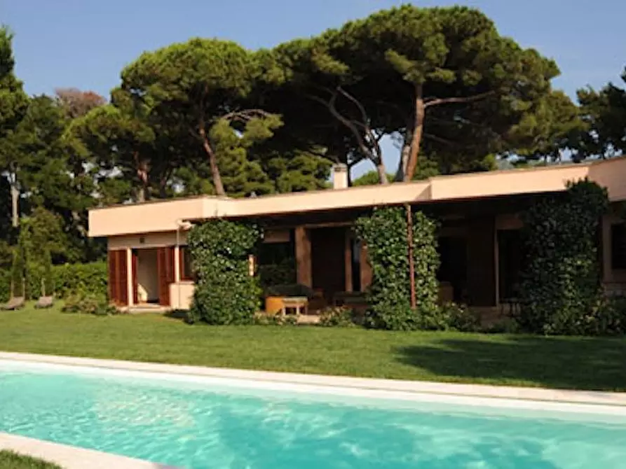 Immagine 2 di Villa in vendita  a Castiglione Della Pescaia