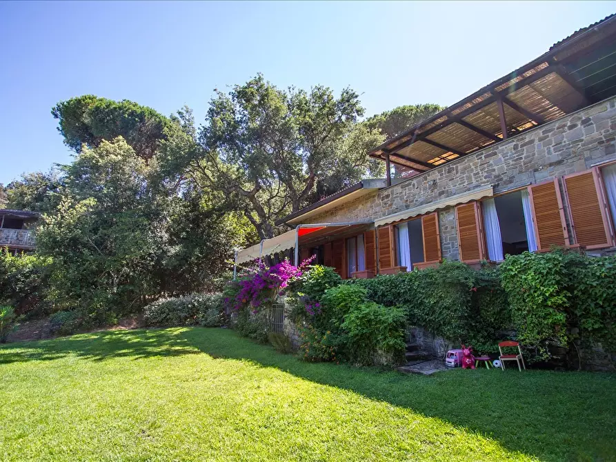Immagine 1 di Villa in vendita  a Castiglione Della Pescaia