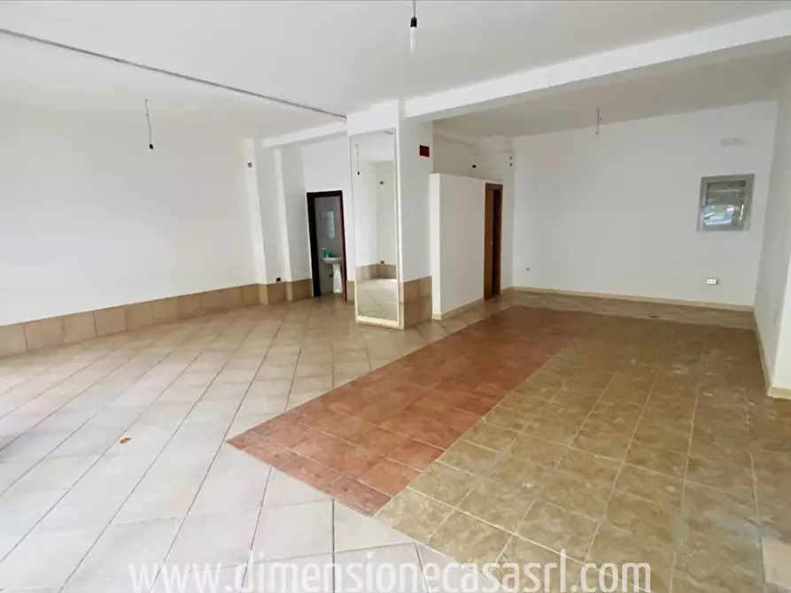 Immagine 2 di Locale commerciale in vendita  in Corso Vittorio Emanuele, 82 a San Cataldo