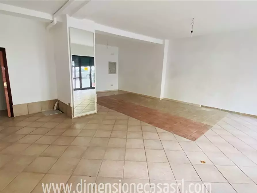 Immagine 3 di Locale commerciale in vendita  in Corso Vittorio Emanuele, 82 a San Cataldo