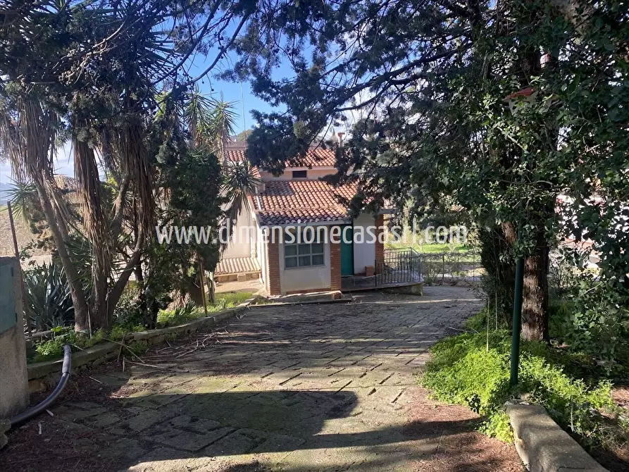Immagine 3 di Villa in vendita  in C/DA Favarella SNC a Caltanissetta