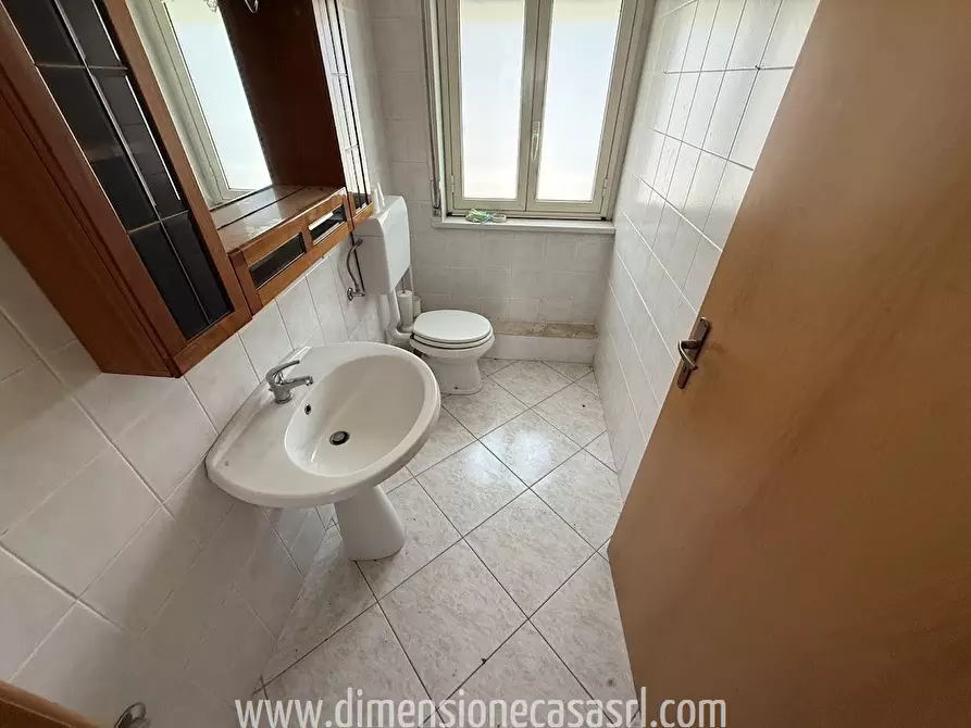 Immagine 4 di Magazzino in vendita  in via trieste 58 a San Cataldo