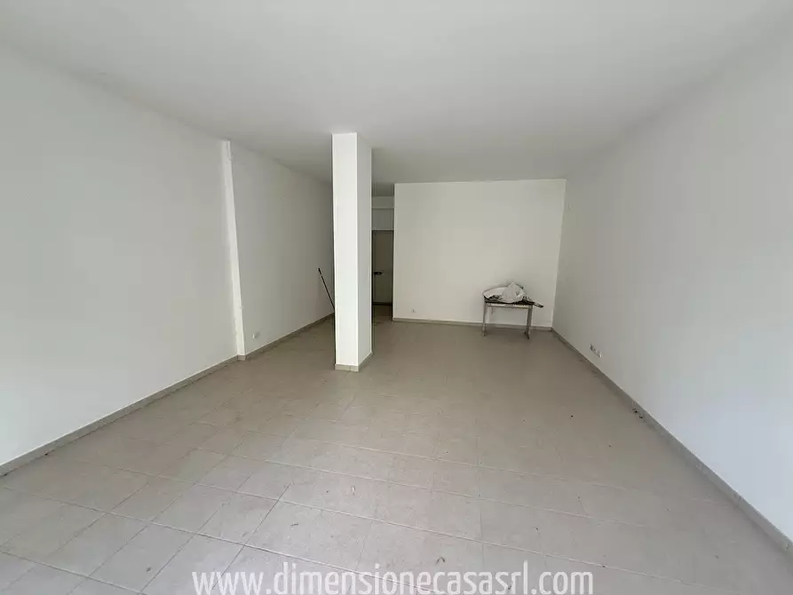 Immagine 4 di Locale commerciale in vendita  in Via Mariannina Amico Roxas, 4 a San Cataldo