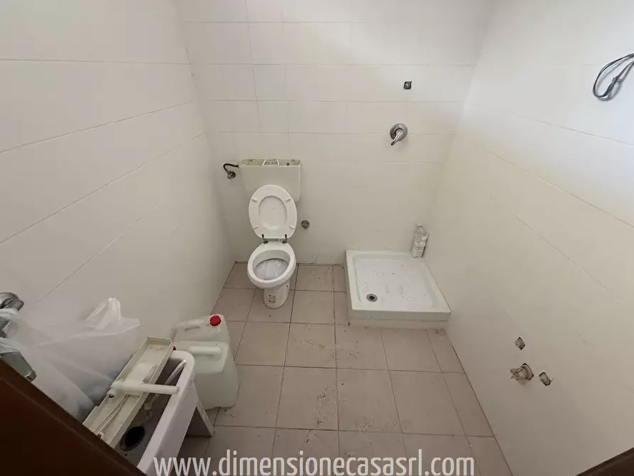 Immagine 6 di Locale commerciale in vendita  in Via Mariannina Amico Roxas, 4 a San Cataldo