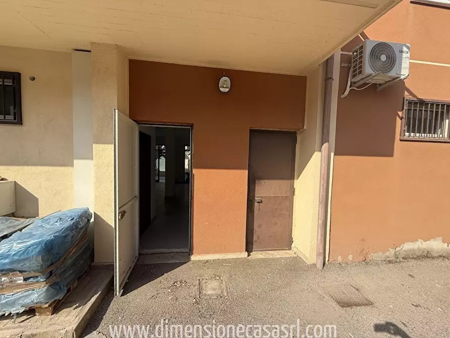 Immagine 8 di Locale commerciale in vendita  in Via Mariannina Amico Roxas, 4 a San Cataldo