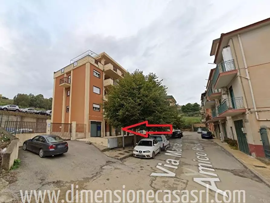 Immagine 2 di Locale commerciale in vendita  in Via Mariannina Amico Roxas, 4 a San Cataldo