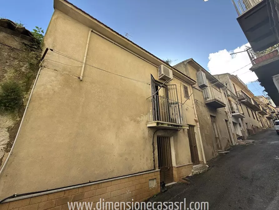 Immagine 3 di Casa indipendente in vendita  in via Benedetto Cairoli 7-9 a San Cataldo