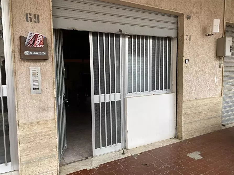 Immagine 4 di Magazzino in vendita  in Viale Kennedy, 43 a San Cataldo