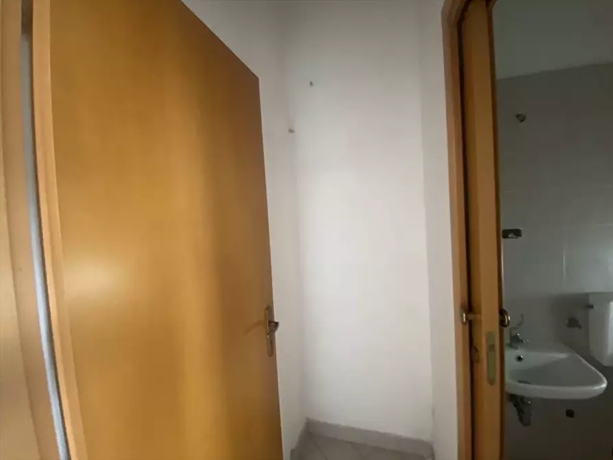 Immagine 8 di Locale commerciale in affitto  in Via Trieste, 58 a San Cataldo