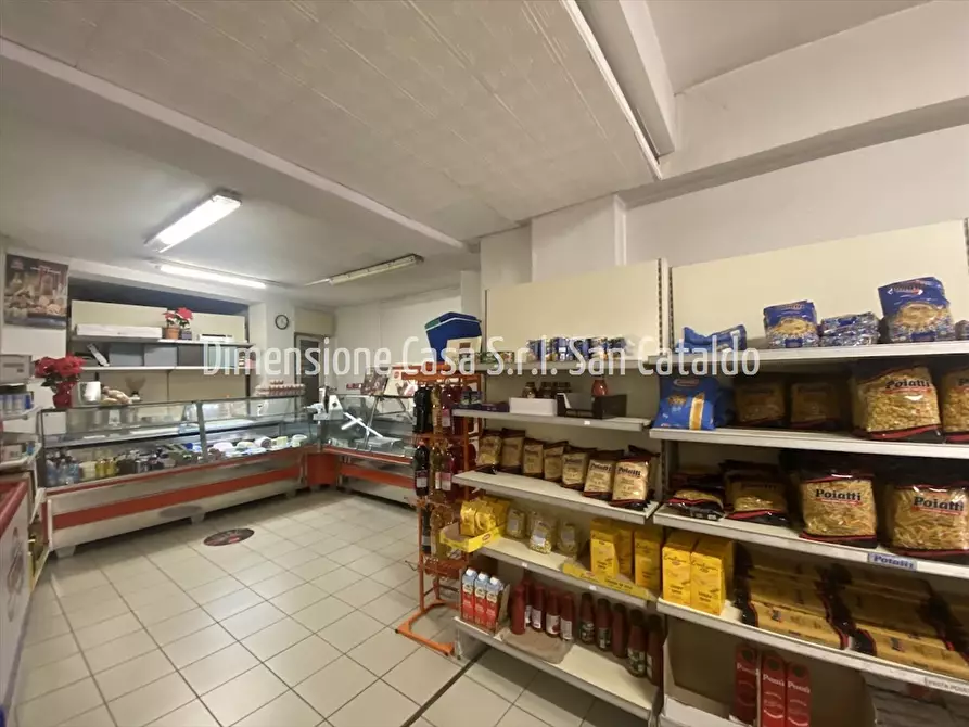 Immagine 5 di Locale commerciale in vendita  in Via Caltanissetta, 68a a San Cataldo