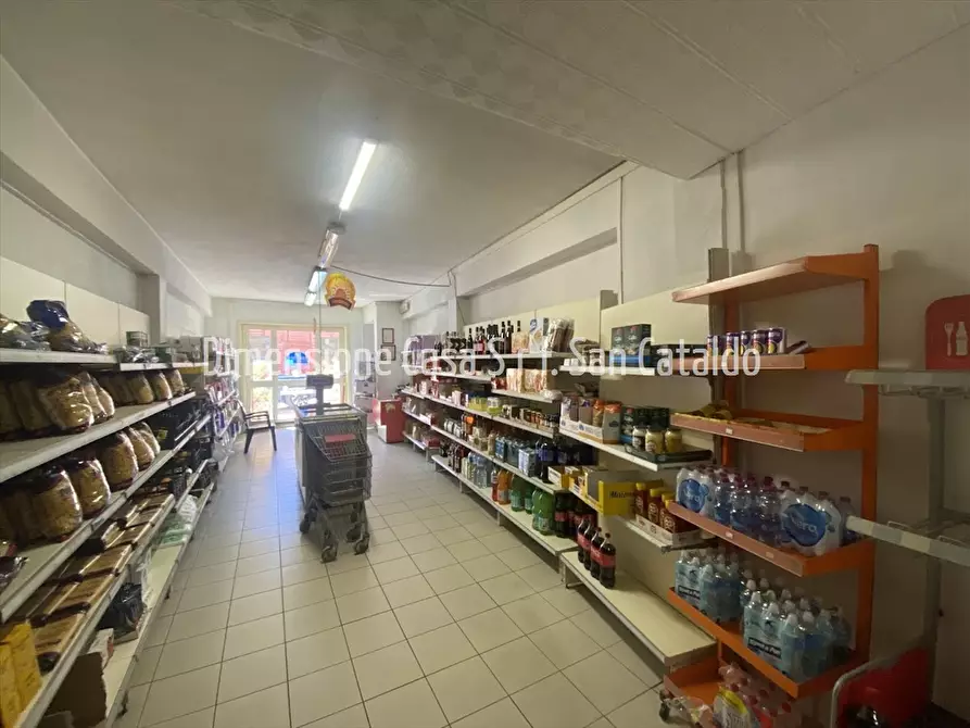 Immagine 6 di Locale commerciale in vendita  in Via Caltanissetta, 68a a San Cataldo