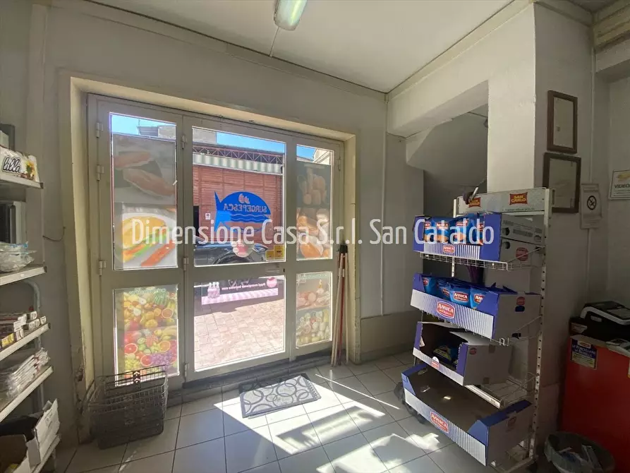 Immagine 3 di Locale commerciale in vendita  in Via Caltanissetta, 68a a San Cataldo