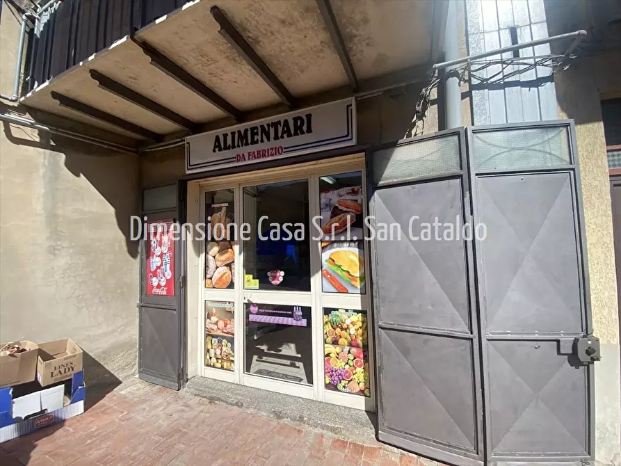 Immagine 2 di Locale commerciale in vendita  in Via Caltanissetta, 68a a San Cataldo