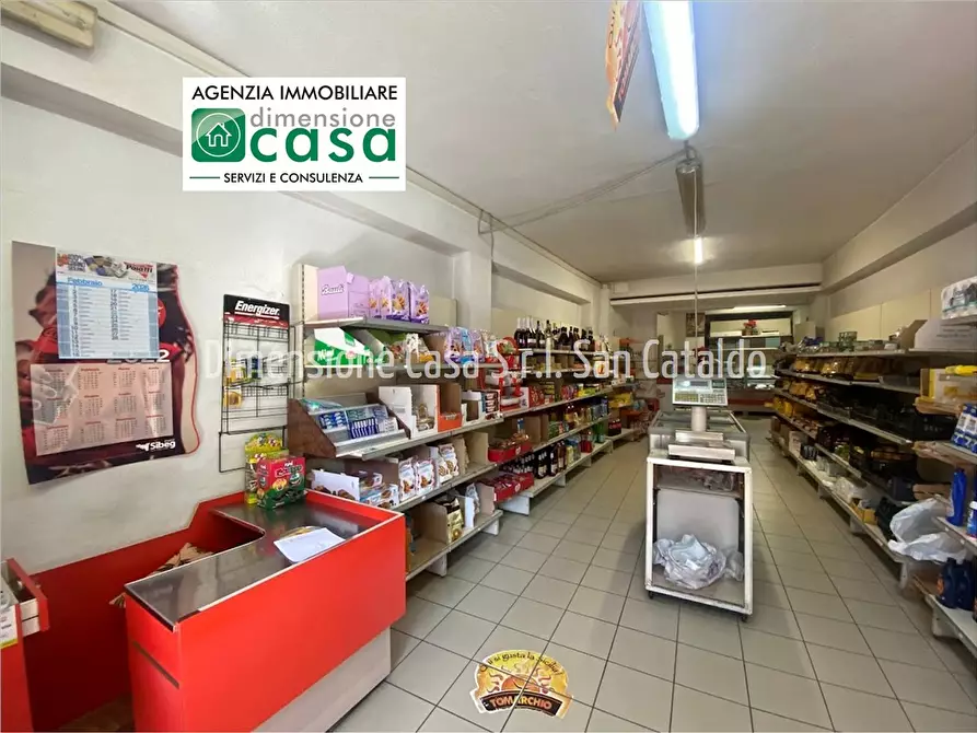 Immagine 1 di Locale commerciale in vendita  in Via Caltanissetta, 68a a San Cataldo