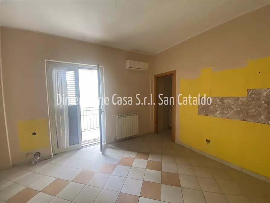 Immagine 5 di Appartamento in vendita  in Via Ruggero Settimo, 42 a Caltanissetta