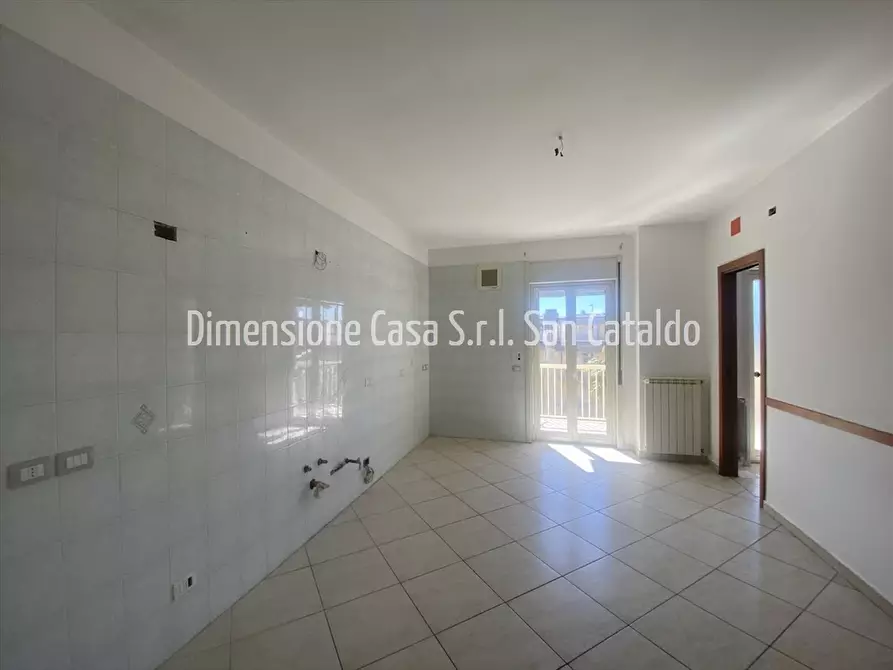 Immagine 10 di Appartamento in affitto  in Via Trieste 66 a San Cataldo