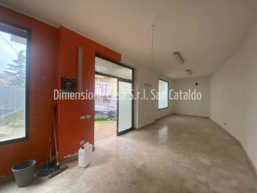 Immagine 4 di Locale commerciale in vendita  in Via Ruggero Settimo, 42 a Caltanissetta