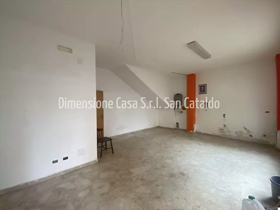 Immagine 5 di Locale commerciale in vendita  in Via Ruggero Settimo, 42 a Caltanissetta