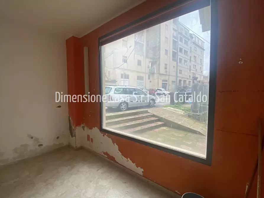 Immagine 6 di Locale commerciale in vendita  in Via Ruggero Settimo, 42 a Caltanissetta