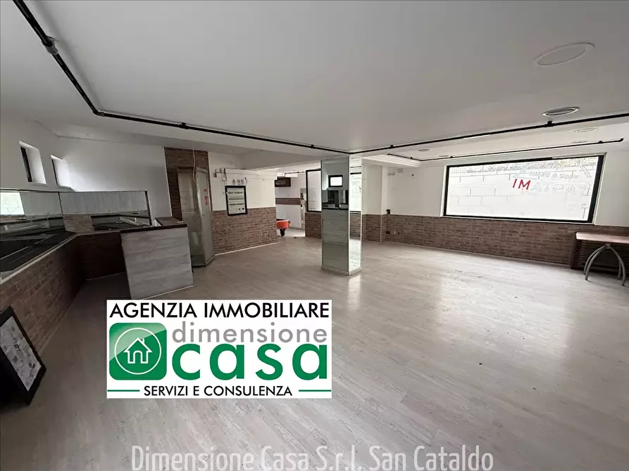 Immagine 1 di Locale commerciale in affitto  in via Calabria a Caltanissetta