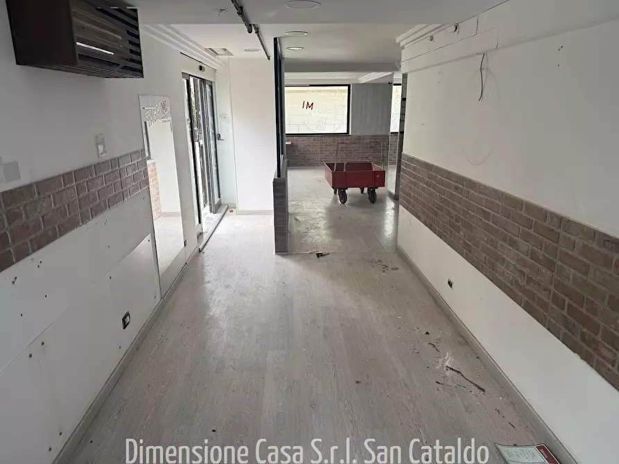 Immagine 3 di Locale commerciale in affitto  in via Calabria a Caltanissetta