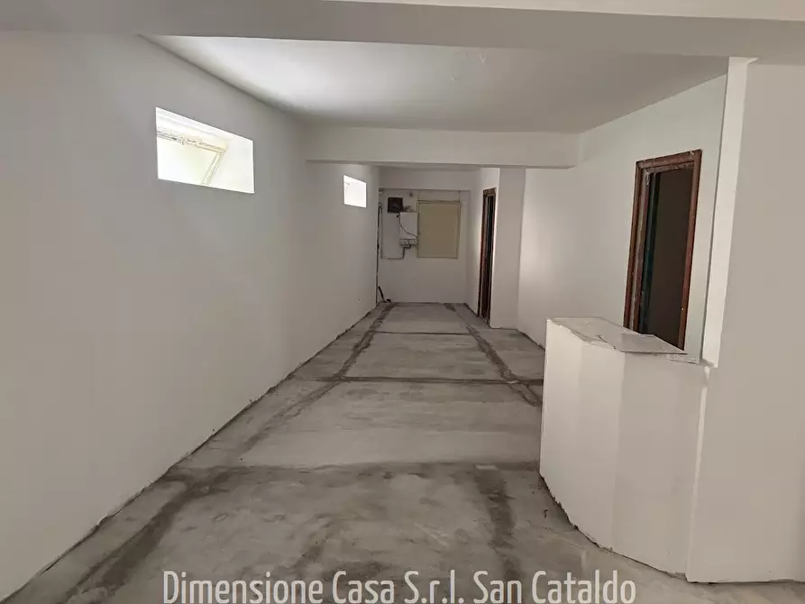 Immagine 6 di Locale commerciale in affitto  in via Calabria a Caltanissetta